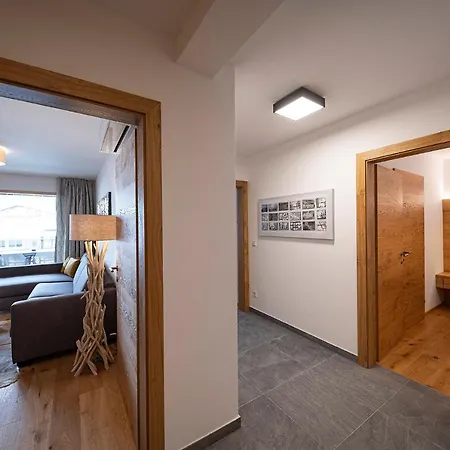 Lakeside Luxury Apartament *
