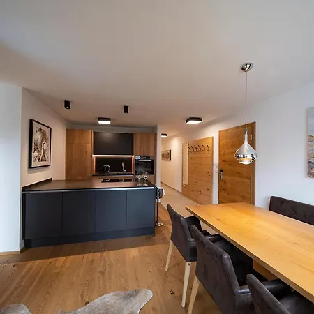 Lakeside Luxury Apartament