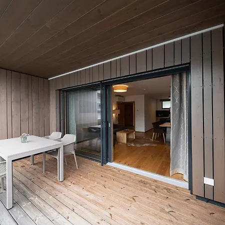 Lakeside Luxury Apartament