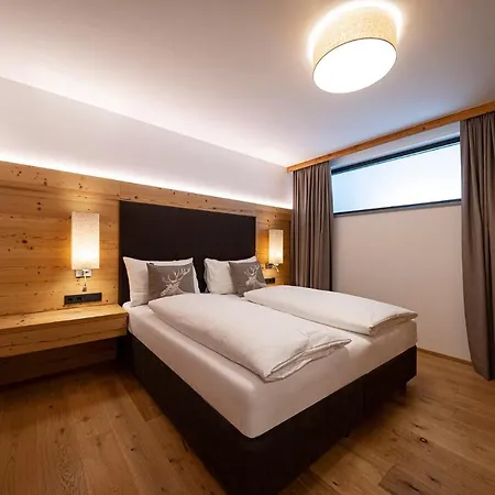 Lakeside Luxury Apartament