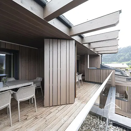 Lakeside Luxury Apartament